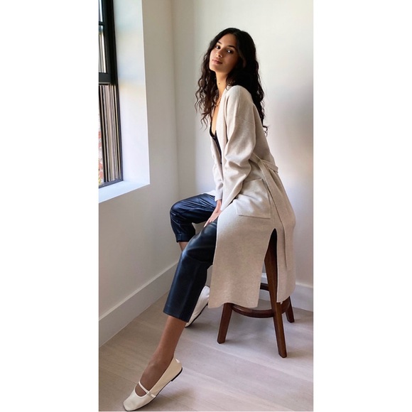 ✨Sold✨Aritzia Wilfred Belize Cardigan in Black - Picture 3 of 7